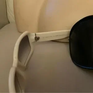 Fendi Sunglasses. FS5008 56[]16 130. With original case. Barely worn. Fendi | Accessories | Fendi Sunglasses Fs508 566 130 With  main image 2